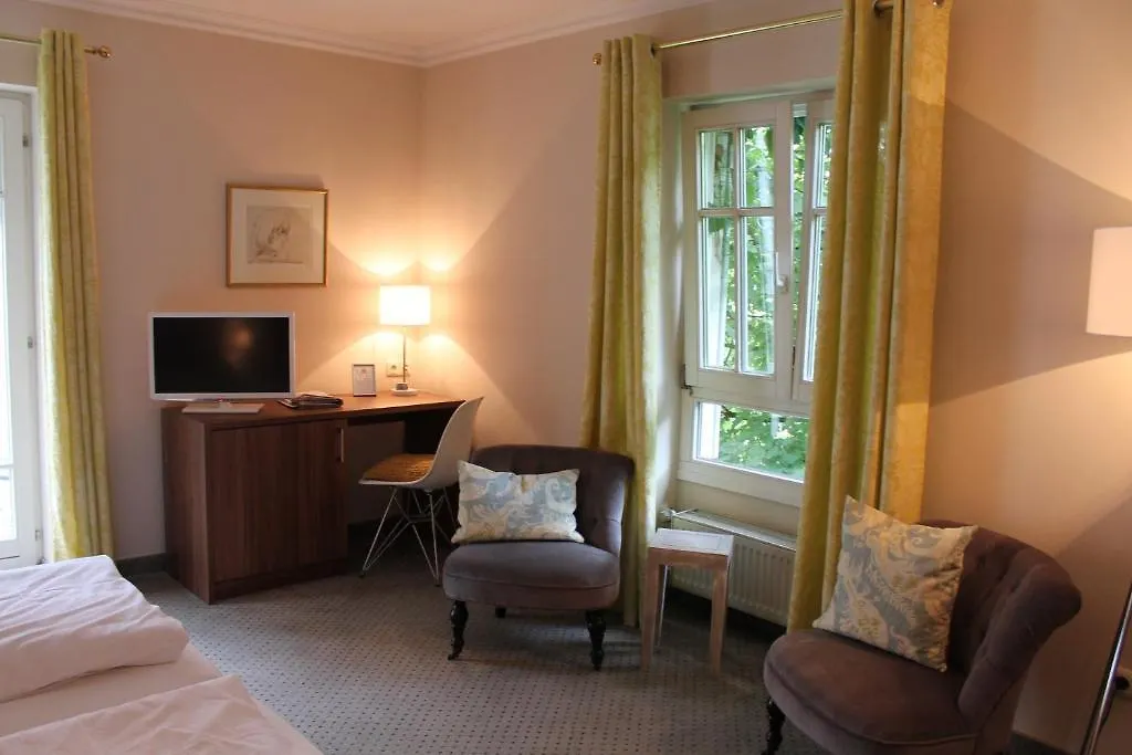 *** Guest house Villa Am Schlosspark Munich Germany