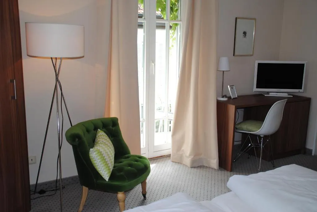 Villa Am Schlosspark Munich 3*,